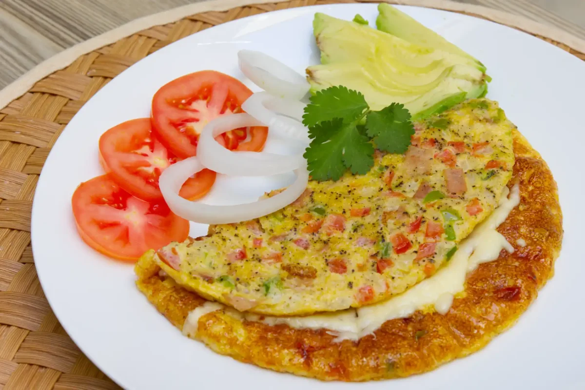 Omelette a la mexicana con queso y verduras