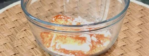 Mezcla de harina con paprika, ajo y cebolla en polvo