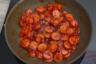 Salchichas a la diabla con chipotle