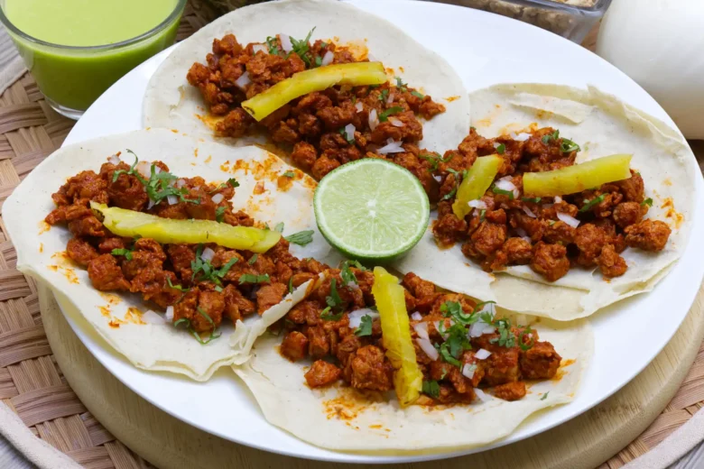 Tacos de soya al pastor con piña y cilantro