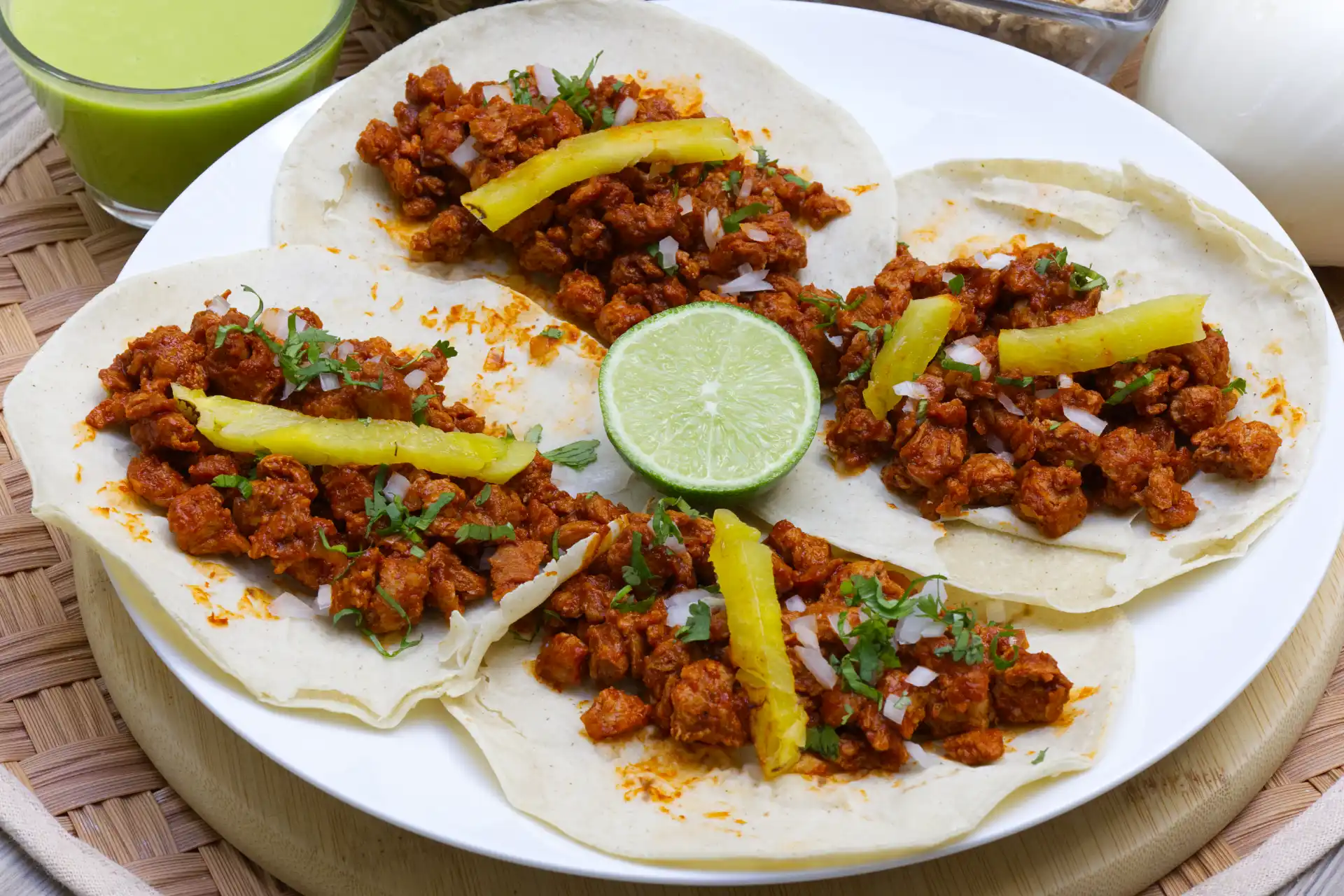 Tacos de soya al pastor con piña y cilantro
