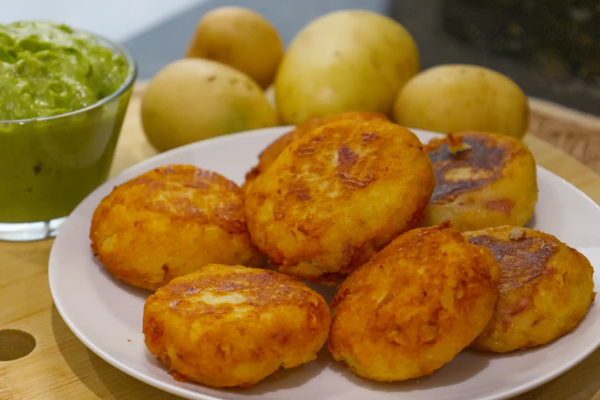 Tortitas de papa con queso y jamón doradas